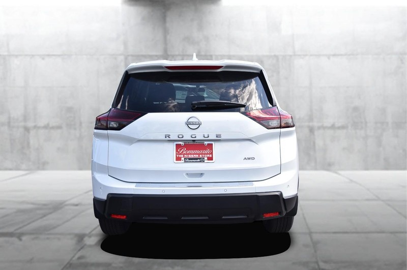 Nissan Rogue Vehicle Image 06