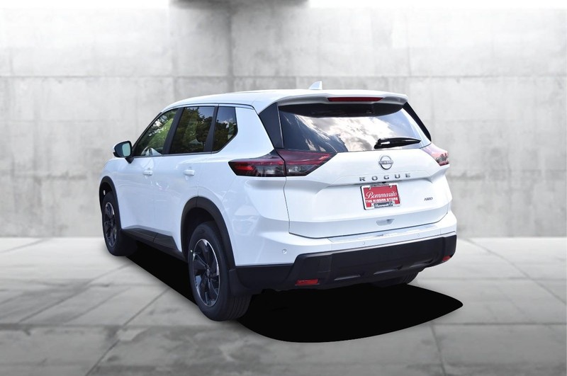Nissan Rogue Vehicle Image 07