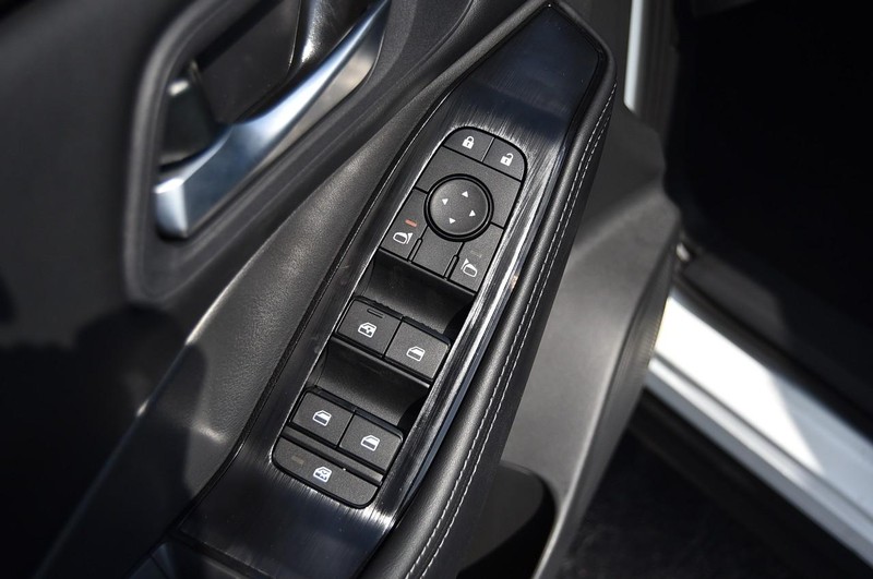 Nissan Rogue Vehicle Image 09