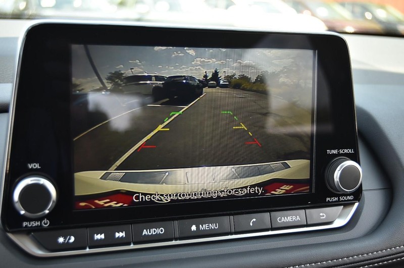 Nissan Rogue Vehicle Image 13