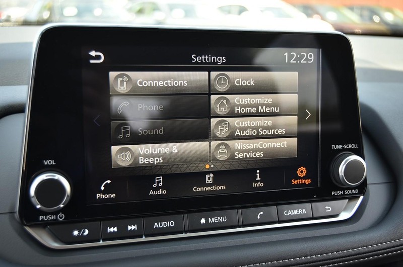 Nissan Rogue Vehicle Image 14