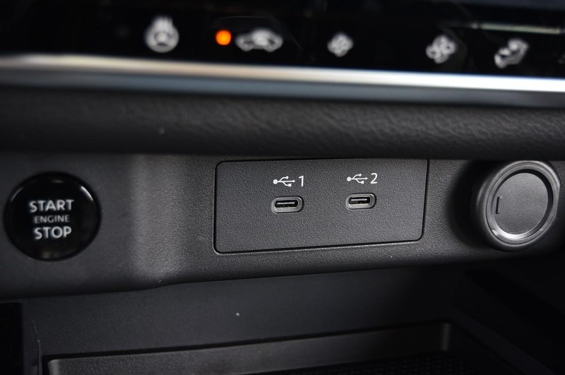 Nissan Rogue Vehicle Image 16