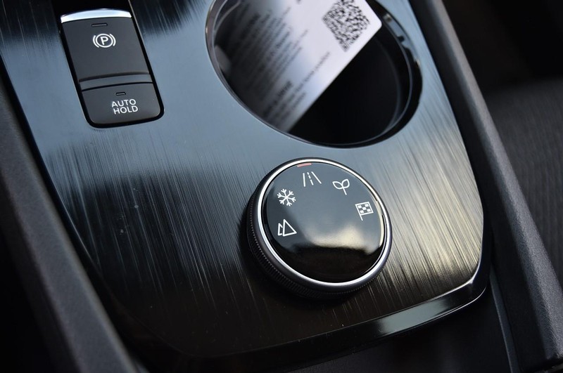 Nissan Rogue Vehicle Image 17