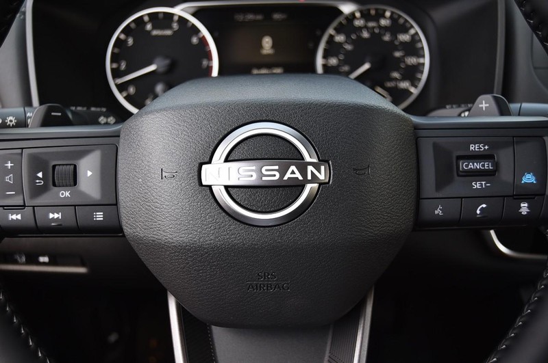 Nissan Rogue Vehicle Image 18