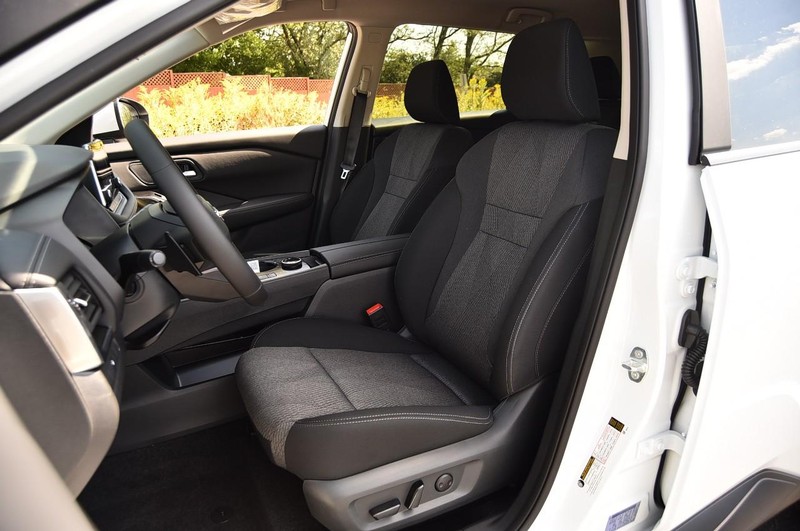 Nissan Rogue Vehicle Image 19