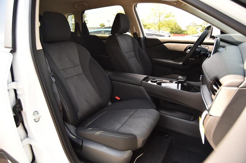 Nissan Rogue Vehicle Image 20