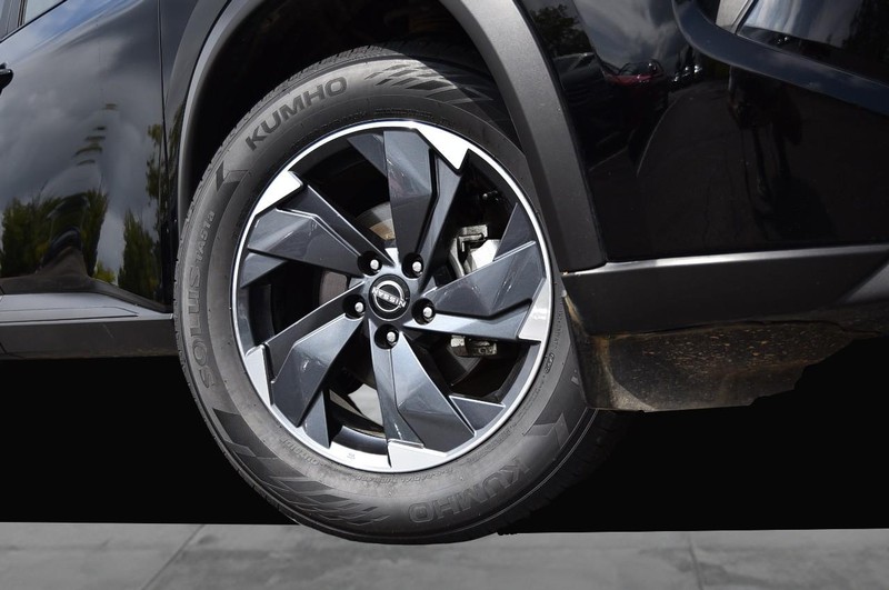 Nissan Rogue Vehicle Image 03