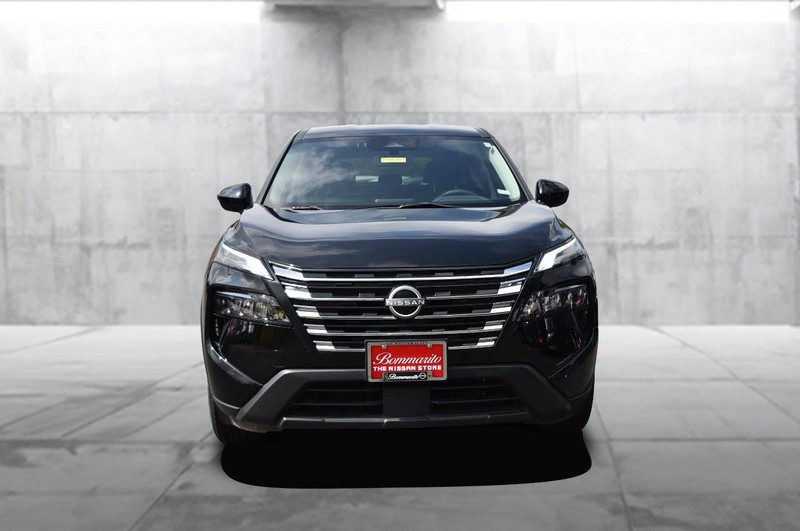 Nissan Rogue Vehicle Image 04
