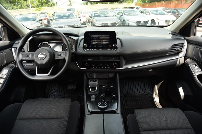 Nissan Rogue Vehicle Image 08