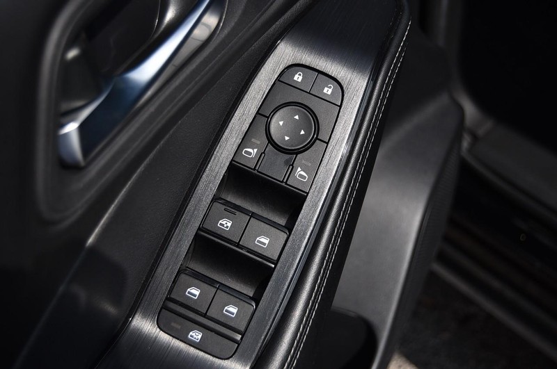 Nissan Rogue Vehicle Image 09