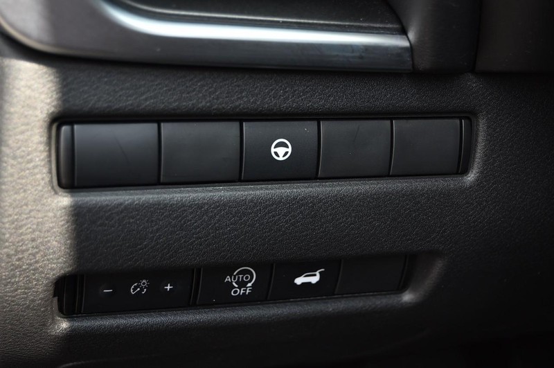 Nissan Rogue Vehicle Image 11