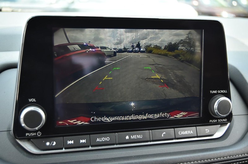 Nissan Rogue Vehicle Image 13