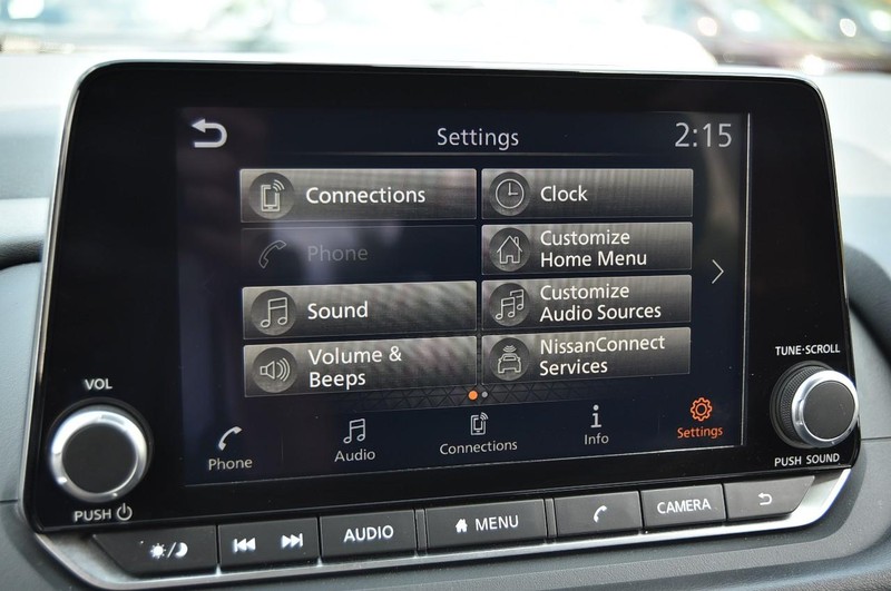 Nissan Rogue Vehicle Image 14