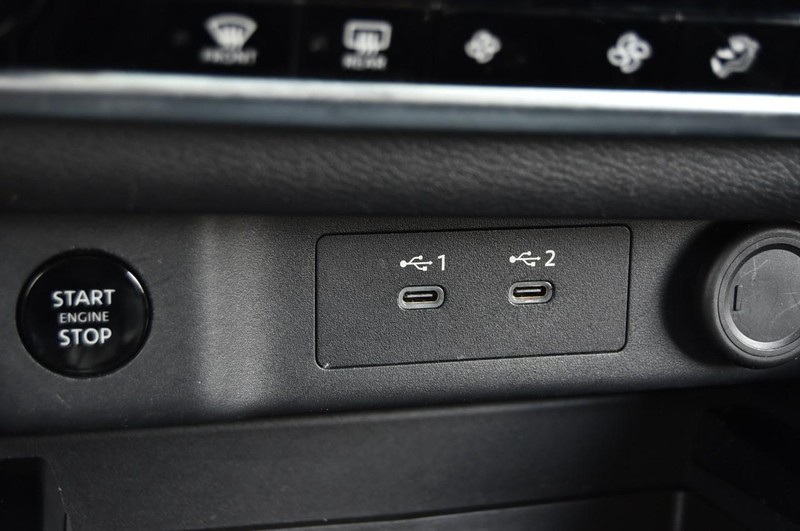 Nissan Rogue Vehicle Image 16