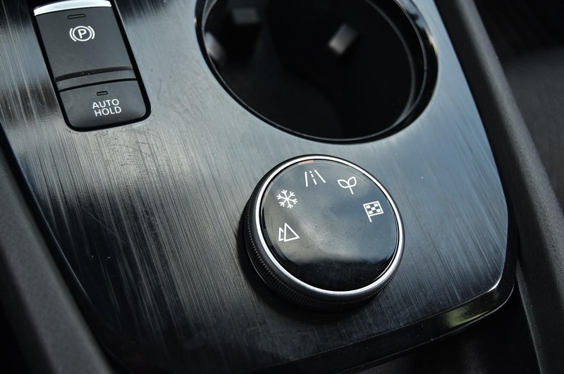 Nissan Rogue Vehicle Image 17