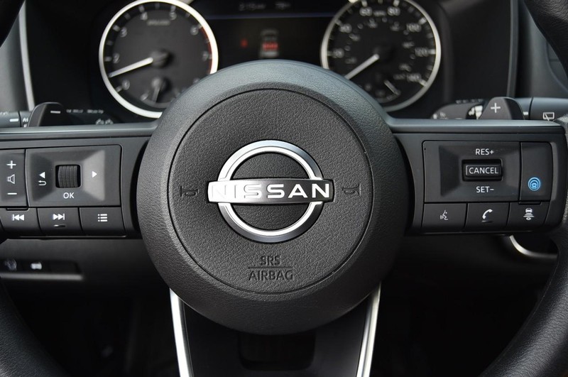 Nissan Rogue Vehicle Image 18