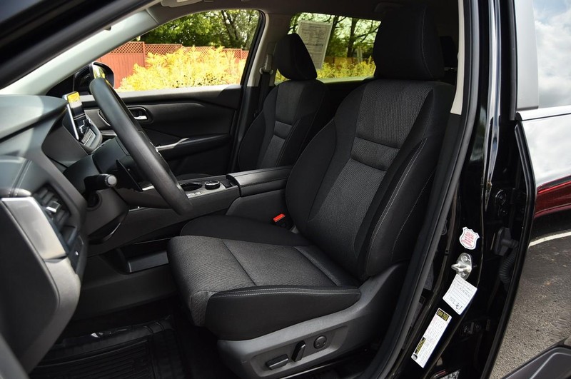 Nissan Rogue Vehicle Image 19