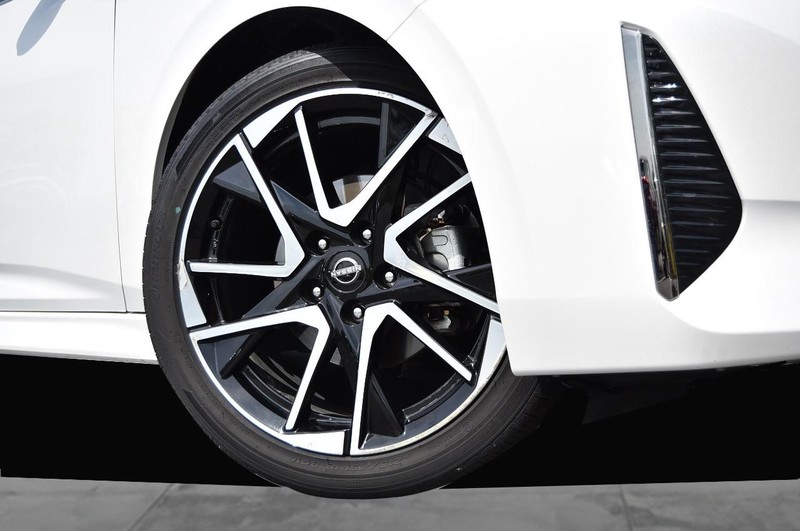 Nissan Sentra Vehicle Image 03