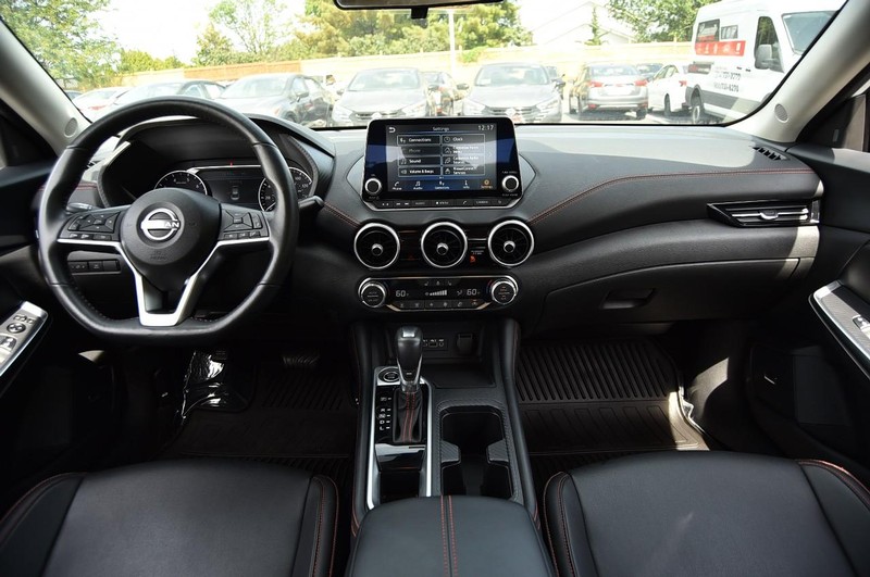Nissan Sentra Vehicle Image 08