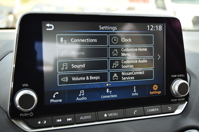 Nissan Sentra Vehicle Image 17
