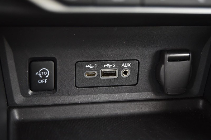 Nissan Sentra Vehicle Image 19
