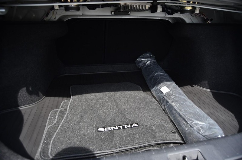 Nissan Sentra Vehicle Image 27