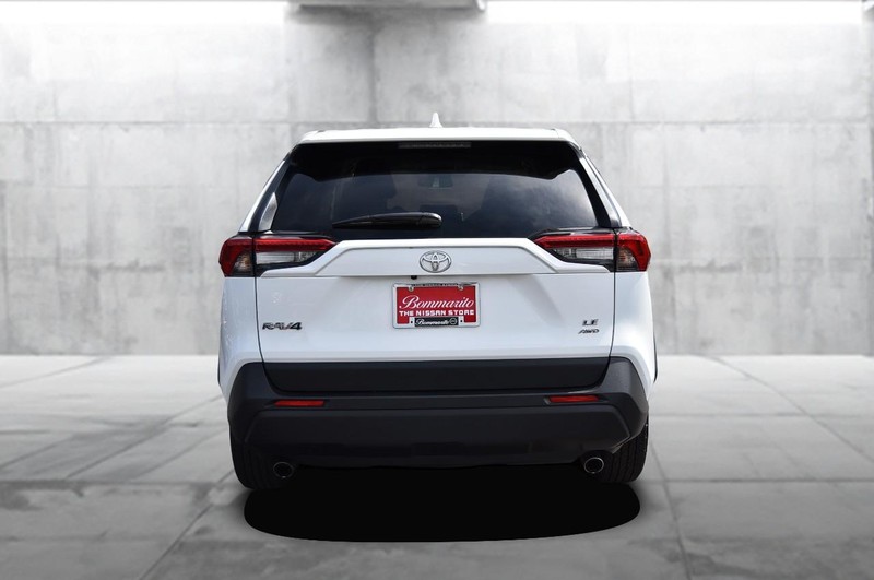 Toyota RAV4 Vehicle Image 06