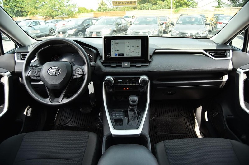 Toyota RAV4 Vehicle Image 08