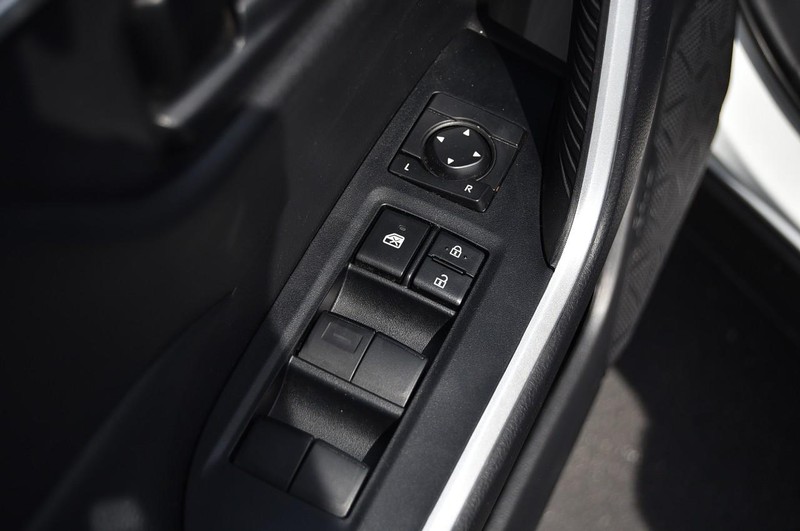 Toyota RAV4 Vehicle Image 09