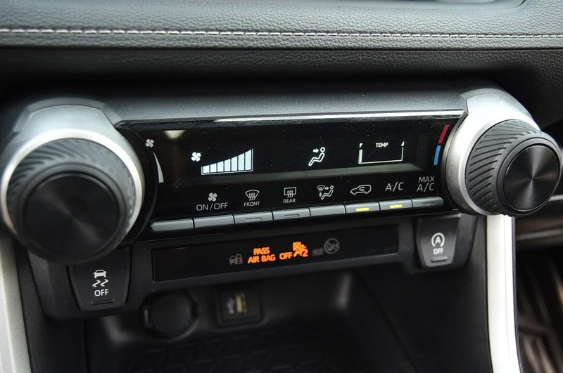 Toyota RAV4 Vehicle Image 14