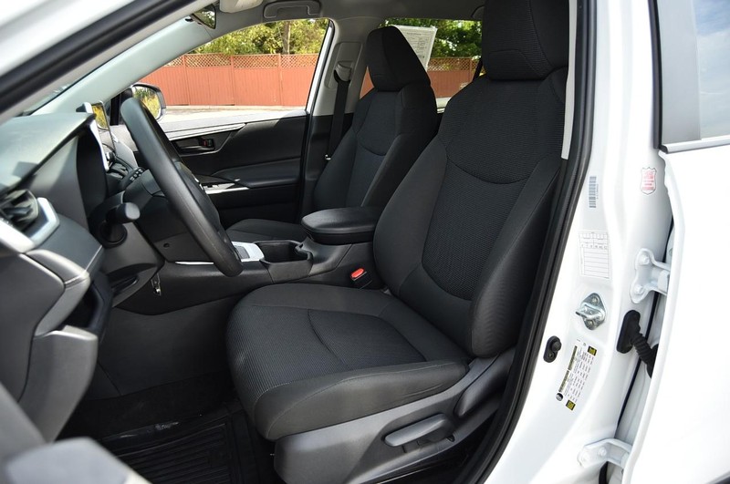 Toyota RAV4 Vehicle Image 17