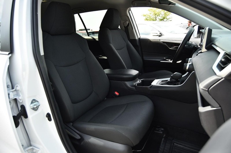 Toyota RAV4 Vehicle Image 18
