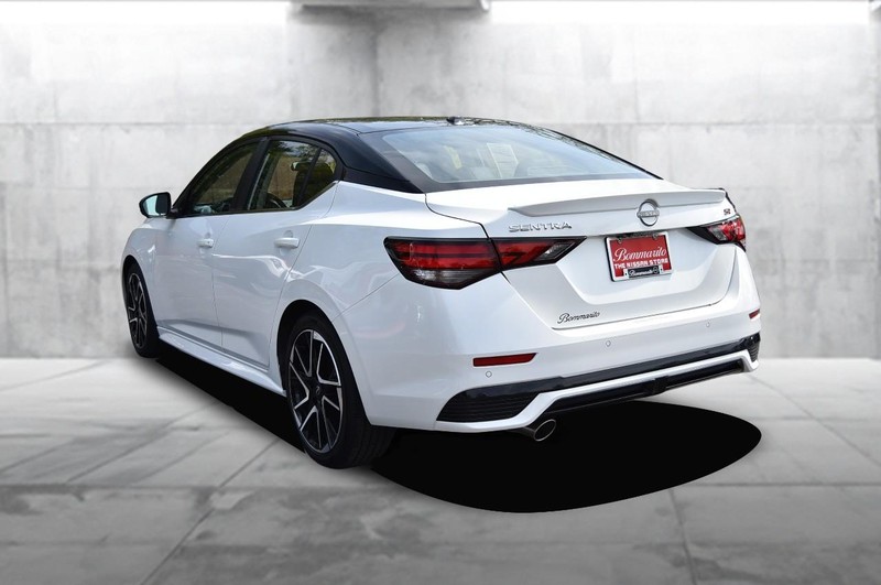 Nissan Sentra Vehicle Image 07