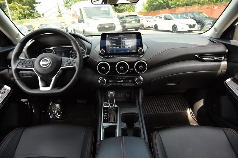Nissan Sentra Vehicle Image 08