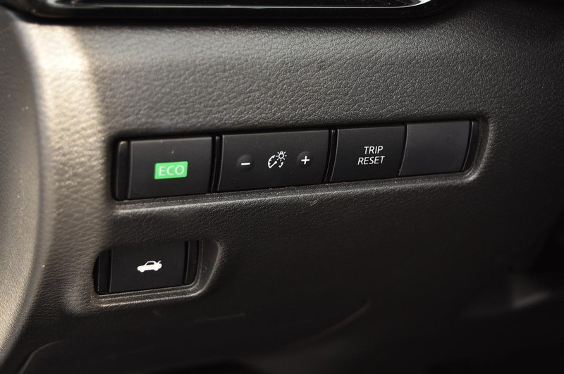 Nissan Sentra Vehicle Image 12