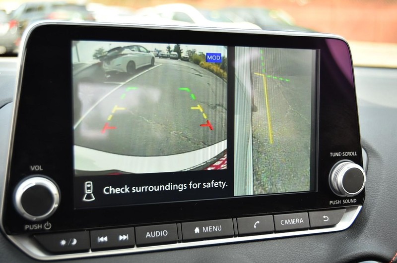 Nissan Sentra Vehicle Image 15