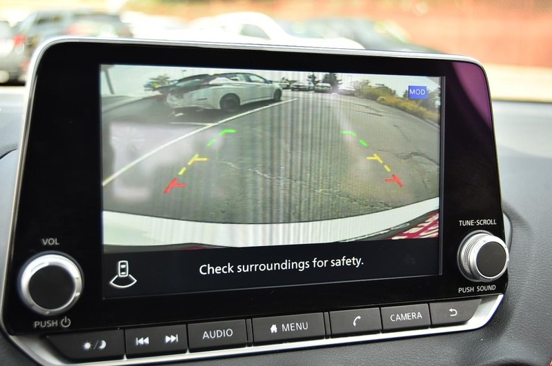 Nissan Sentra Vehicle Image 16
