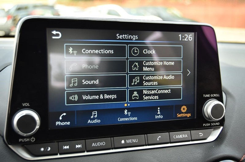 Nissan Sentra Vehicle Image 17