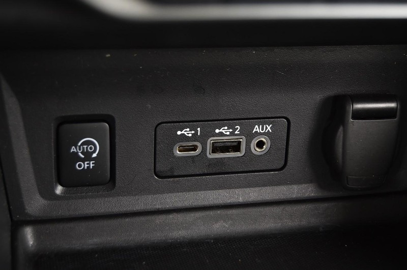 Nissan Sentra Vehicle Image 19