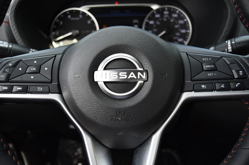 Nissan Sentra Vehicle Image 21