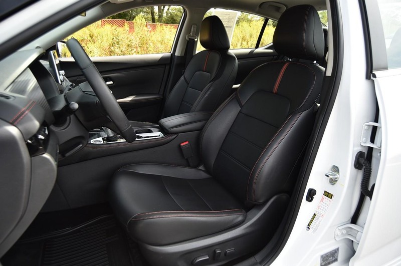 Nissan Sentra Vehicle Image 22