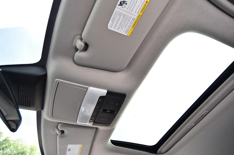 Nissan Sentra Vehicle Image 24