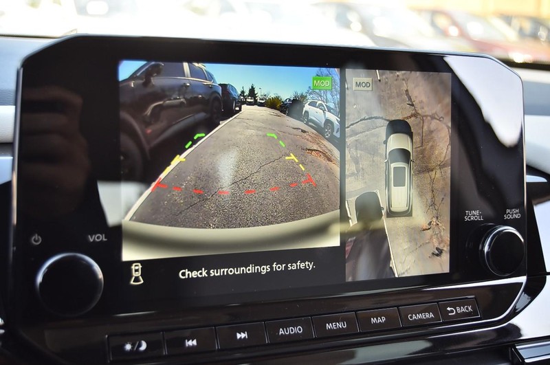 Nissan Pathfinder Vehicle Image 13