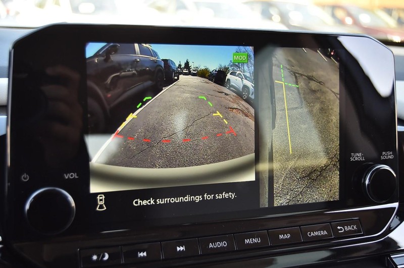 Nissan Pathfinder Vehicle Image 14