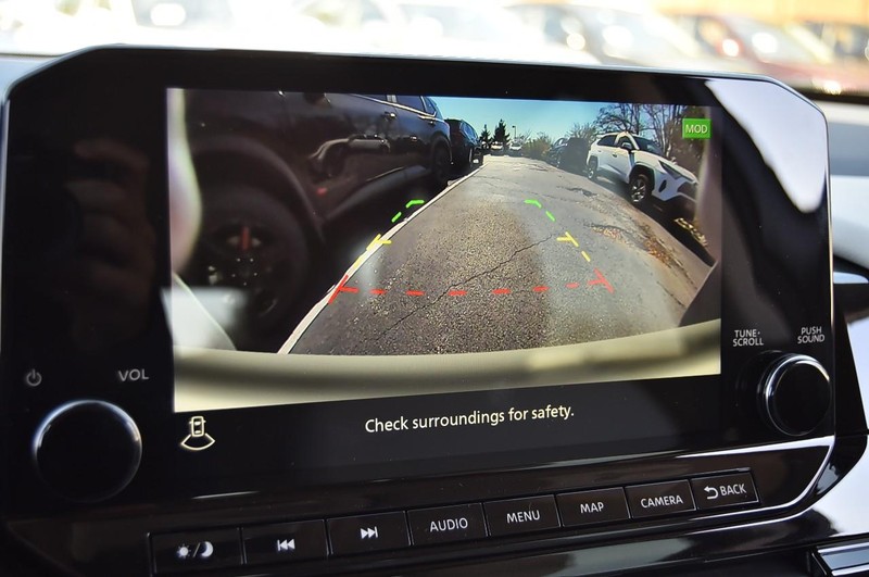 Nissan Pathfinder Vehicle Image 15