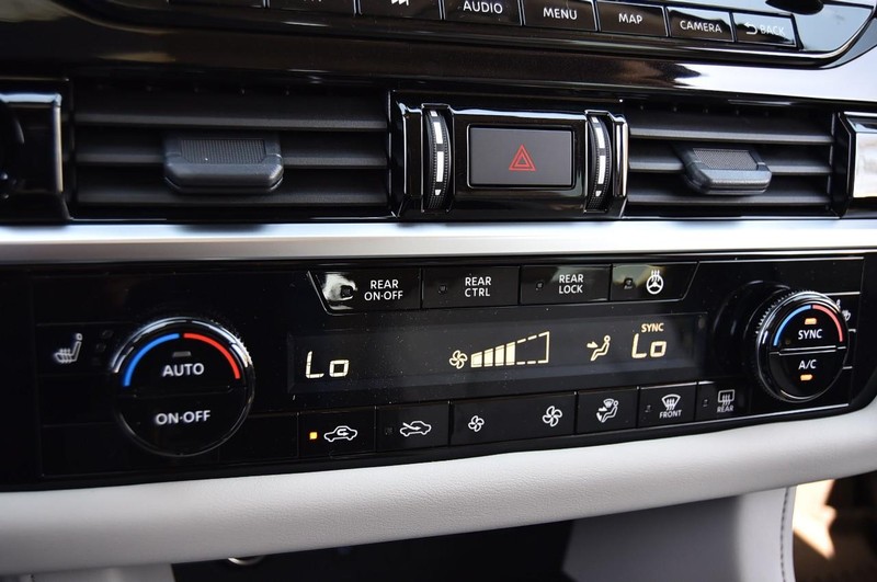 Nissan Pathfinder Vehicle Image 18