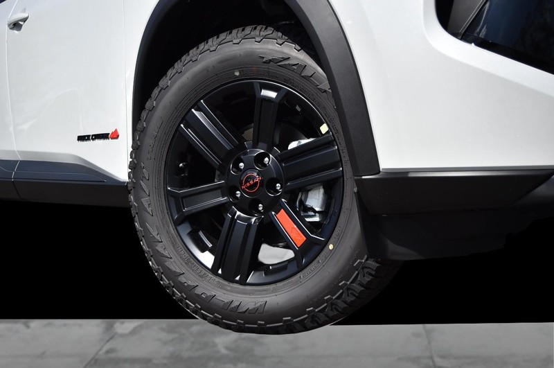 Nissan Rogue Vehicle Image 03