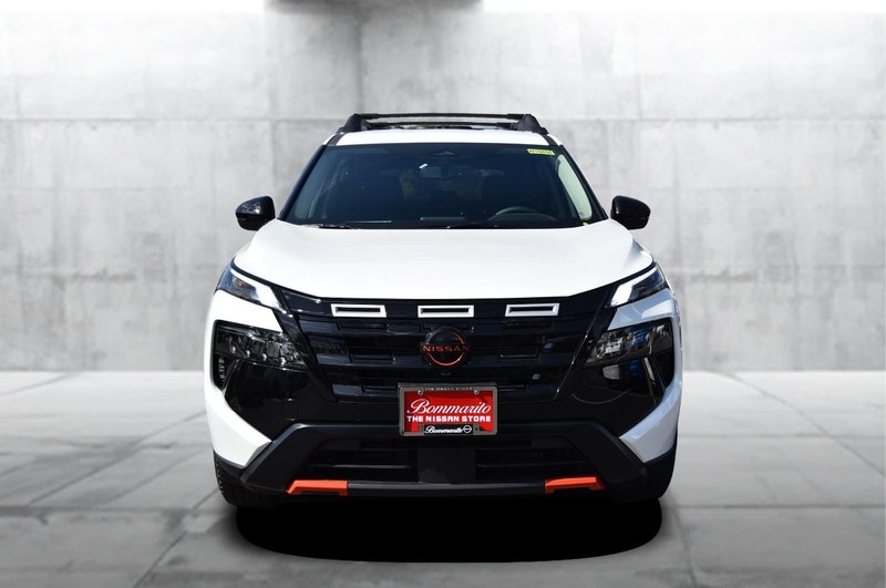 Nissan Rogue Vehicle Image 04