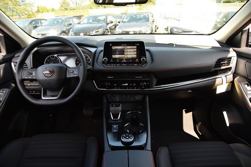 Nissan Rogue Vehicle Image 08