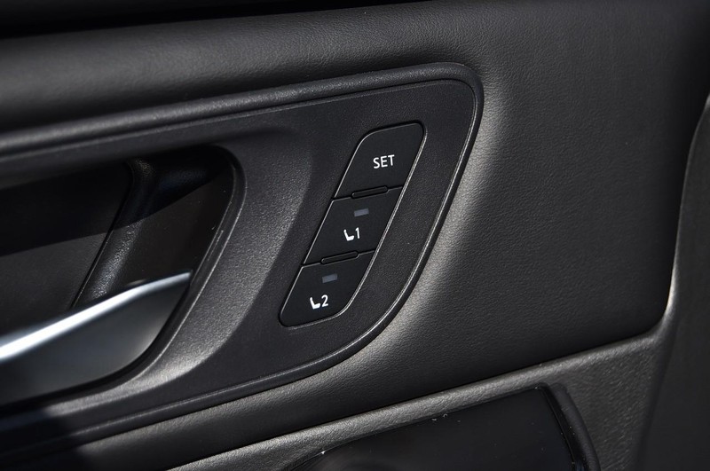 Nissan Rogue Vehicle Image 10